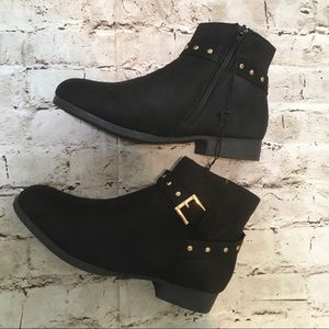 NWOT black faux suede Ankle boot size 7